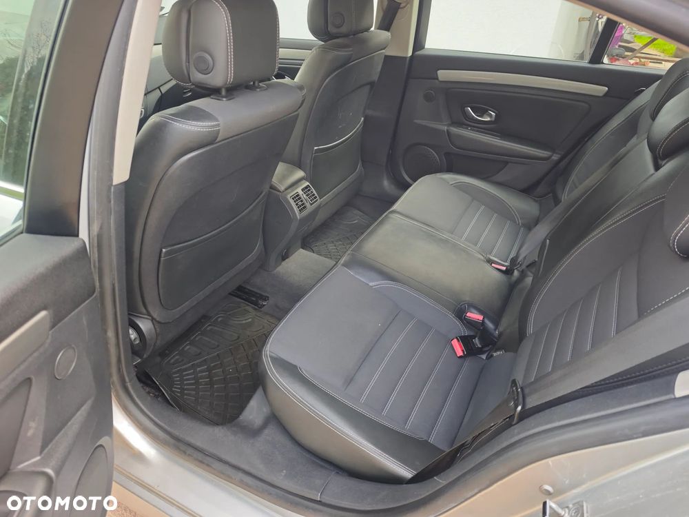 Renault Laguna dCi 110 FAP Paris - 7