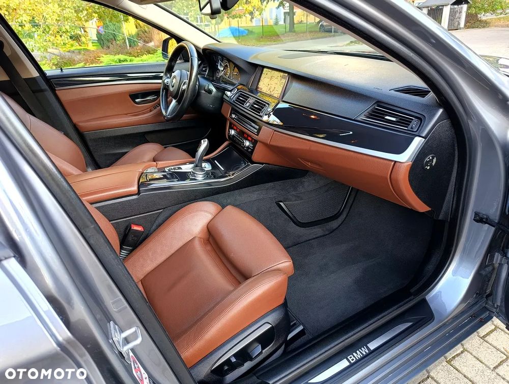 BMW Seria 5 525d Touring Sport-Aut Luxury Line - 3