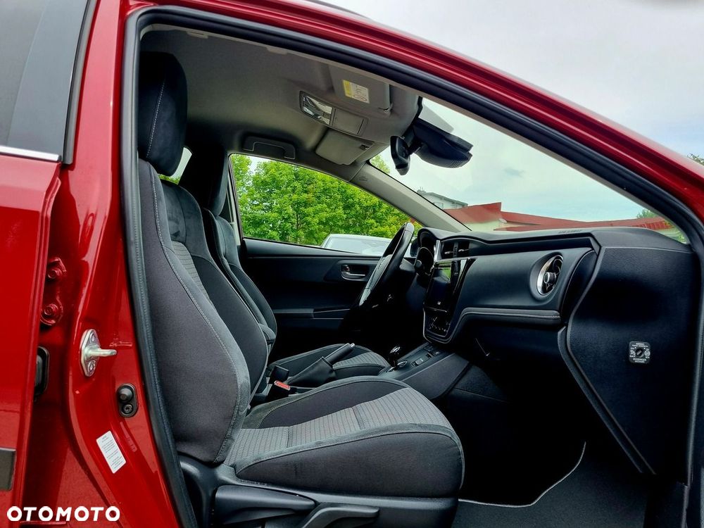 Toyota Auris Hybrid 135 Prestige - 11