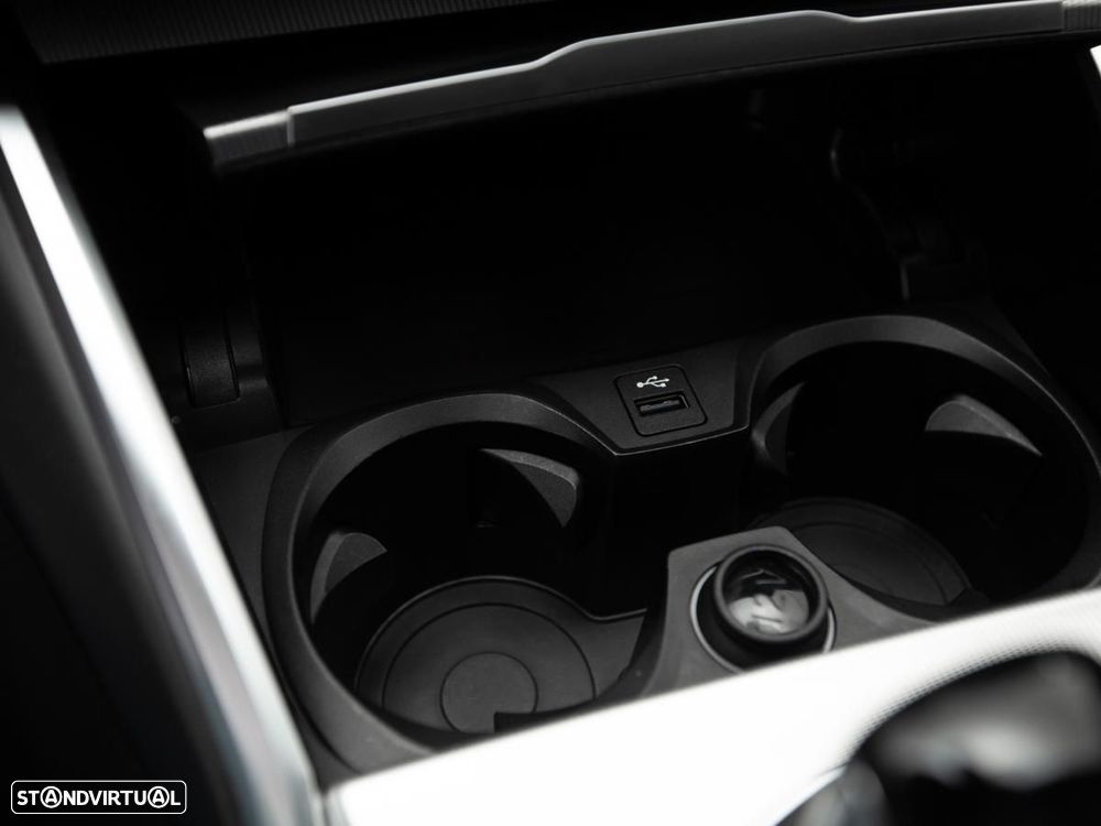 BMW 330 e Pack Desportivo M Auto - 28