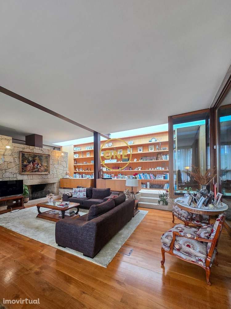 Combinação harmoniosa de Arquitetura Moderna e Luxo de Conforto e Sofi - Grande imagem: 2/3