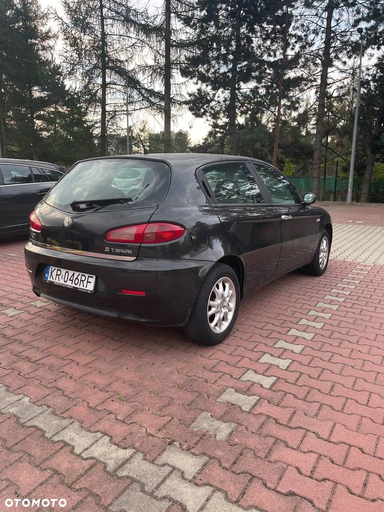 Alfa Romeo 147 1.6 T.S Distinctive - 5