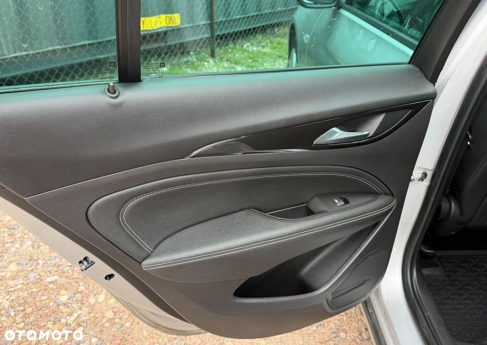 Opel Insignia - 26