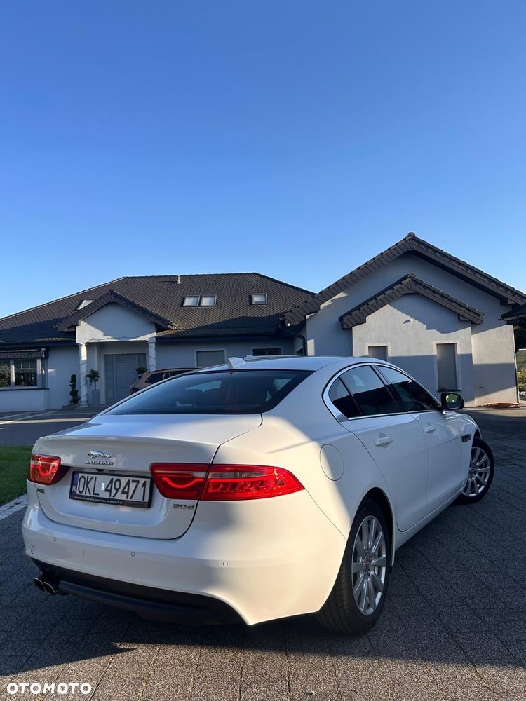 Jaguar XE 2.0 D Prestige - 6