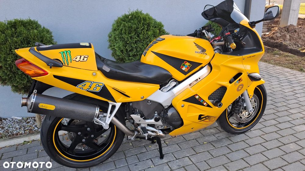 Honda VFR - 4