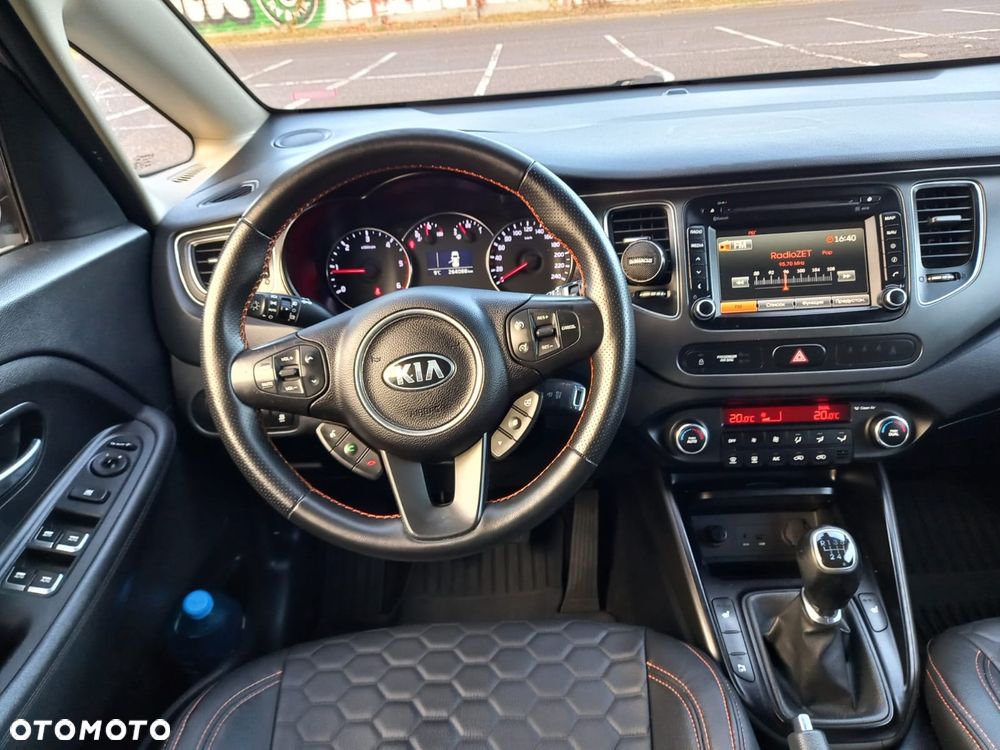 Kia Carens - 8