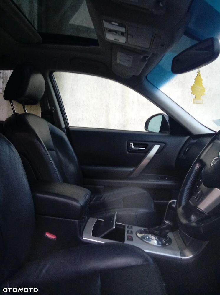 Infiniti FX - 11