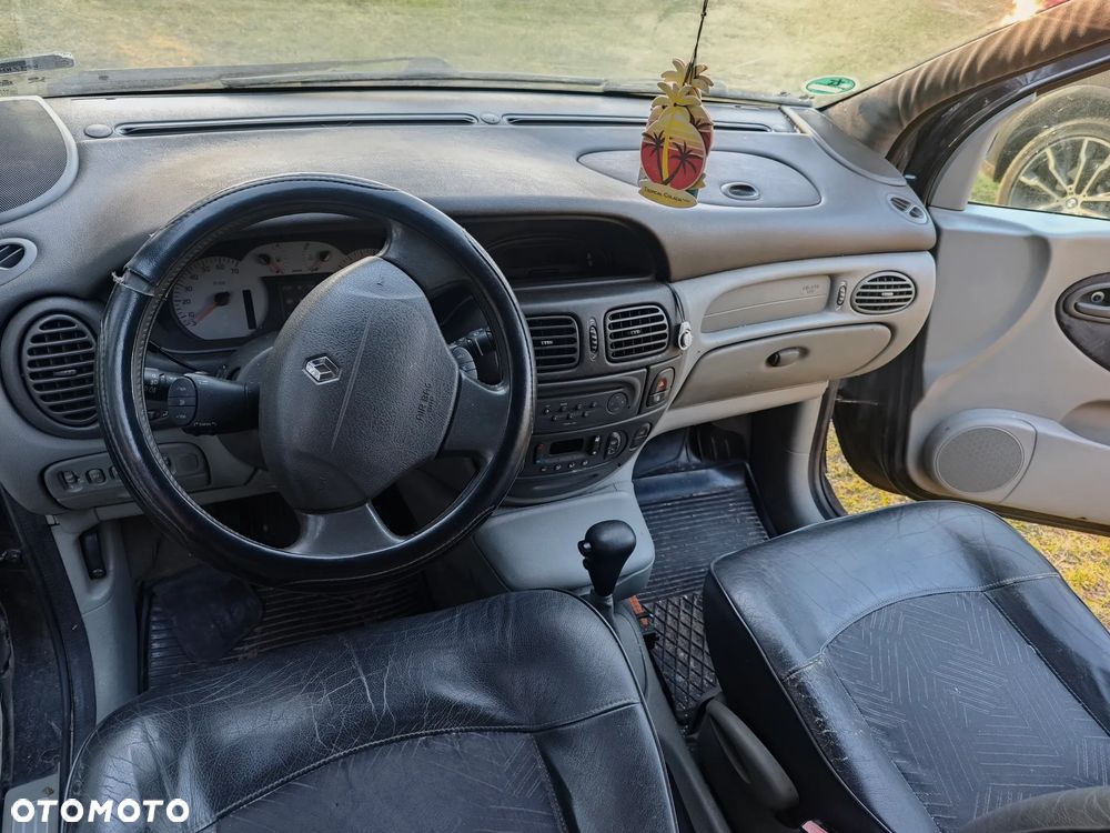 Renault Scenic 2.0 16V Expression - 8