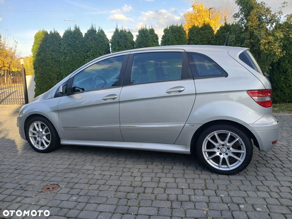 Mercedes-Benz Klasa B 180 - 16