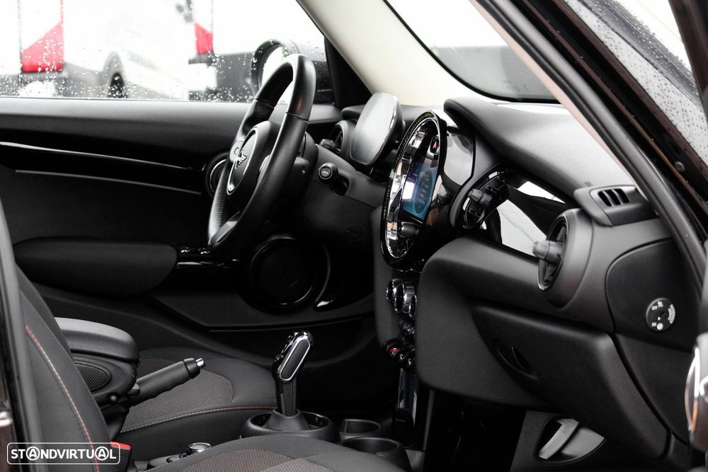 MINI 5 Portas Cooper Auto - 23