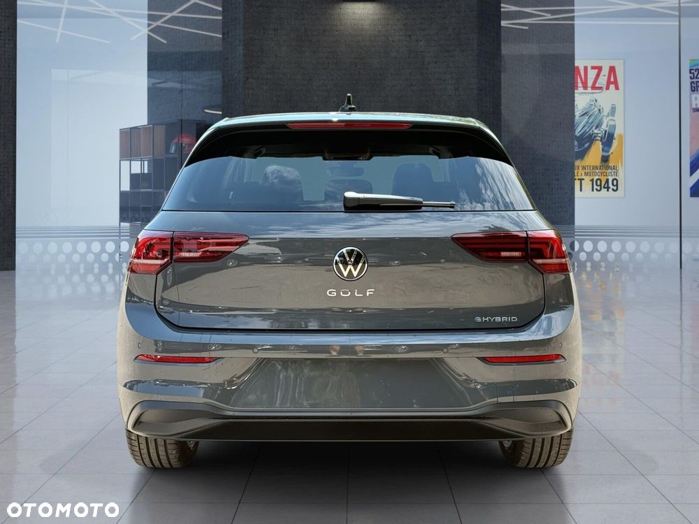 Volkswagen Golf - 10