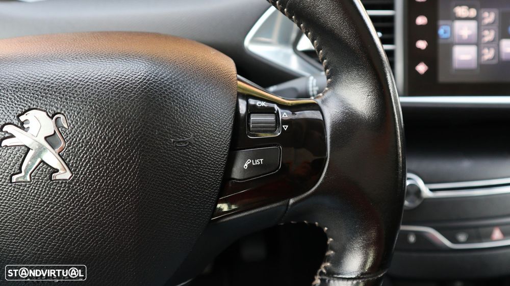 Peugeot 308 1.2 PureTech Allure EAT6 - 18