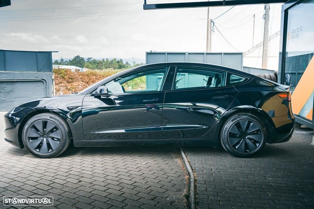 Tesla Model 3 - 8