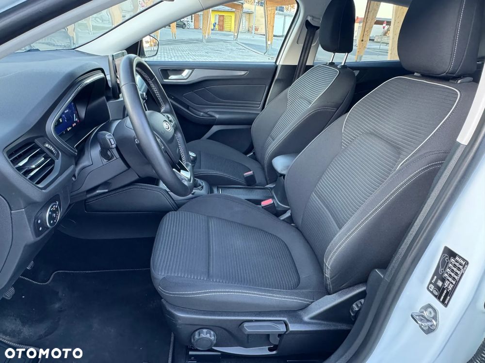 Ford Focus 1.0 EcoBoost Hybrid TITANIUM - 8