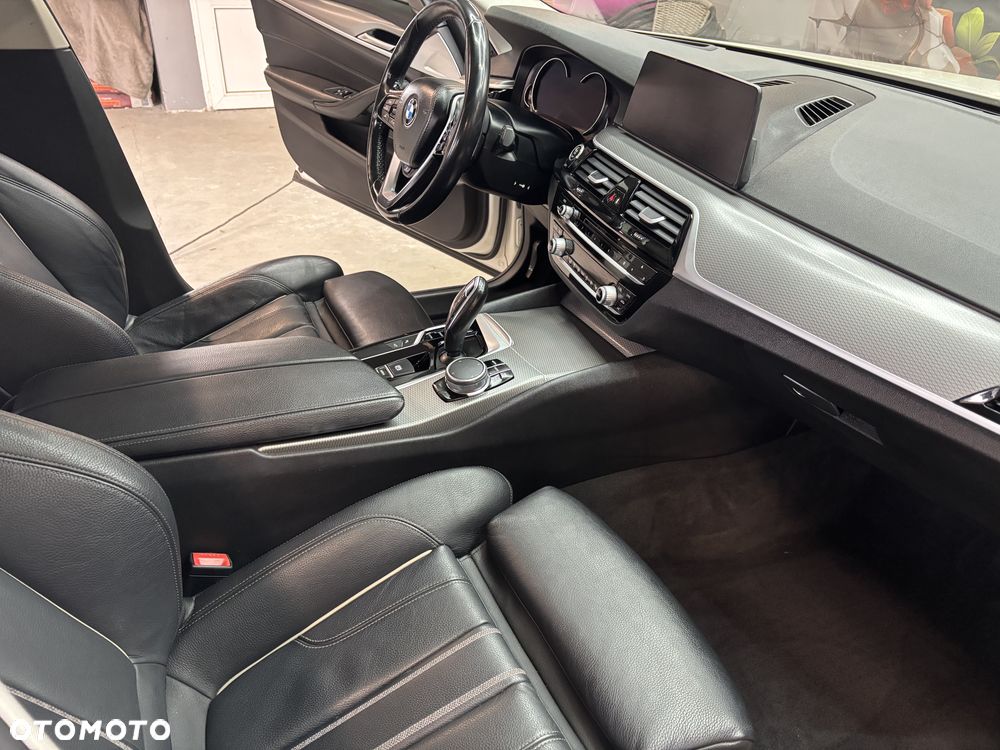 BMW Seria 5 520d Sport Line - 12