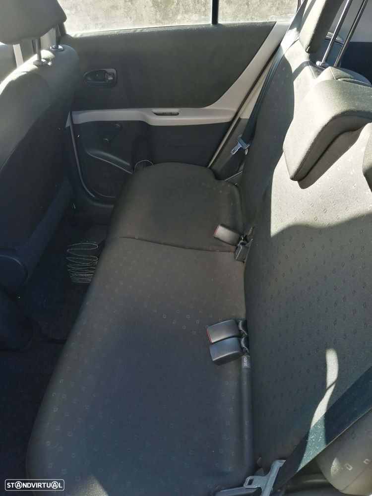 Toyota Yaris 1.0 Base - 8