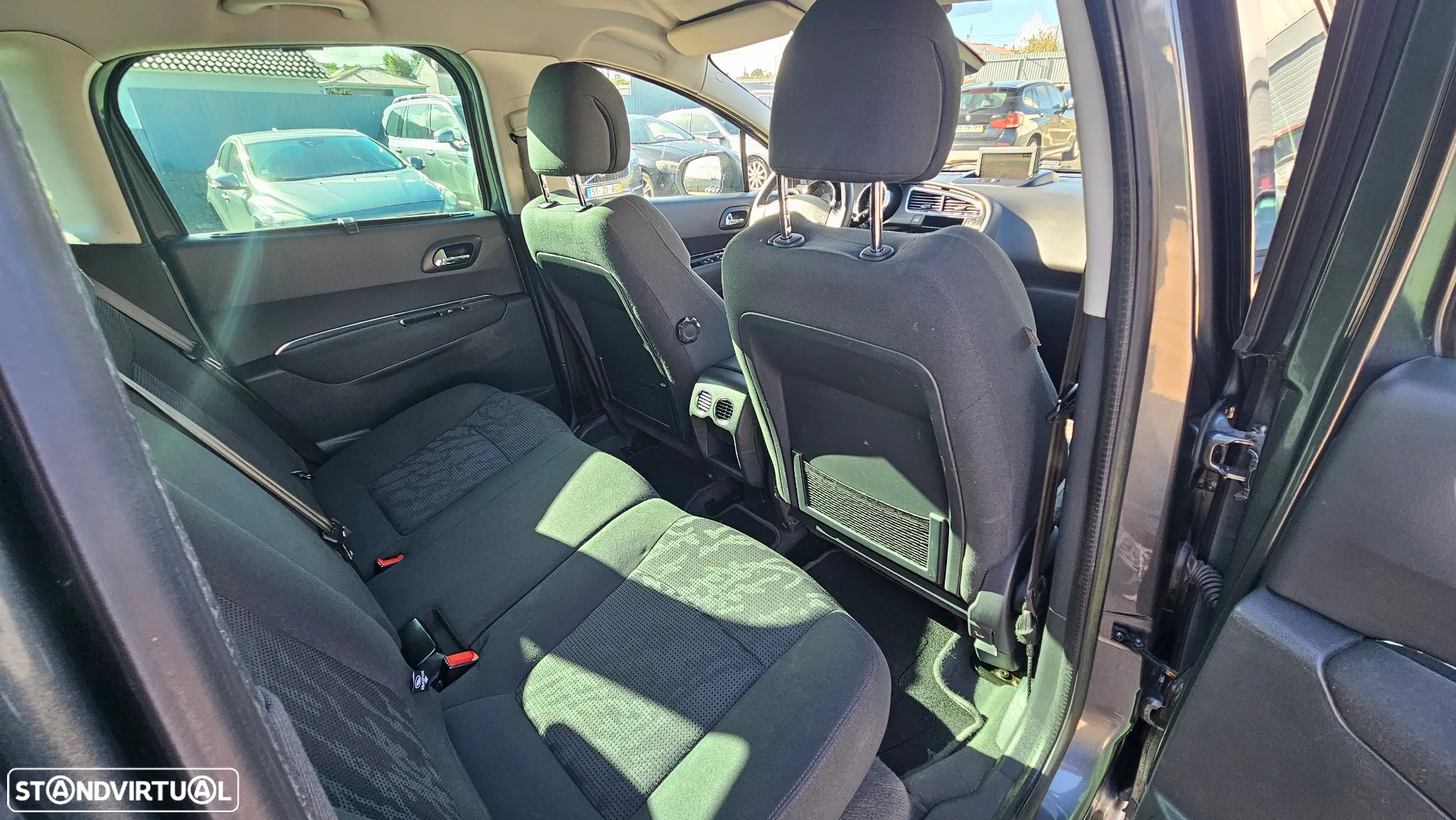 Peugeot 3008 1.6 HDi Executive CMP6 - 28