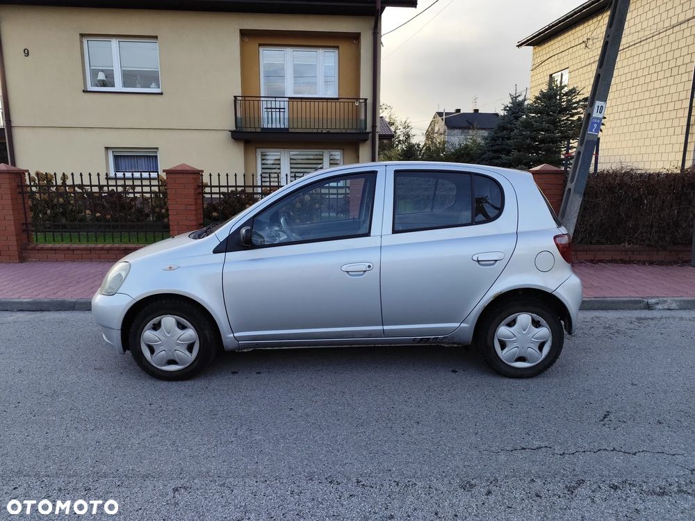 Toyota Yaris 1.0 Base - 3