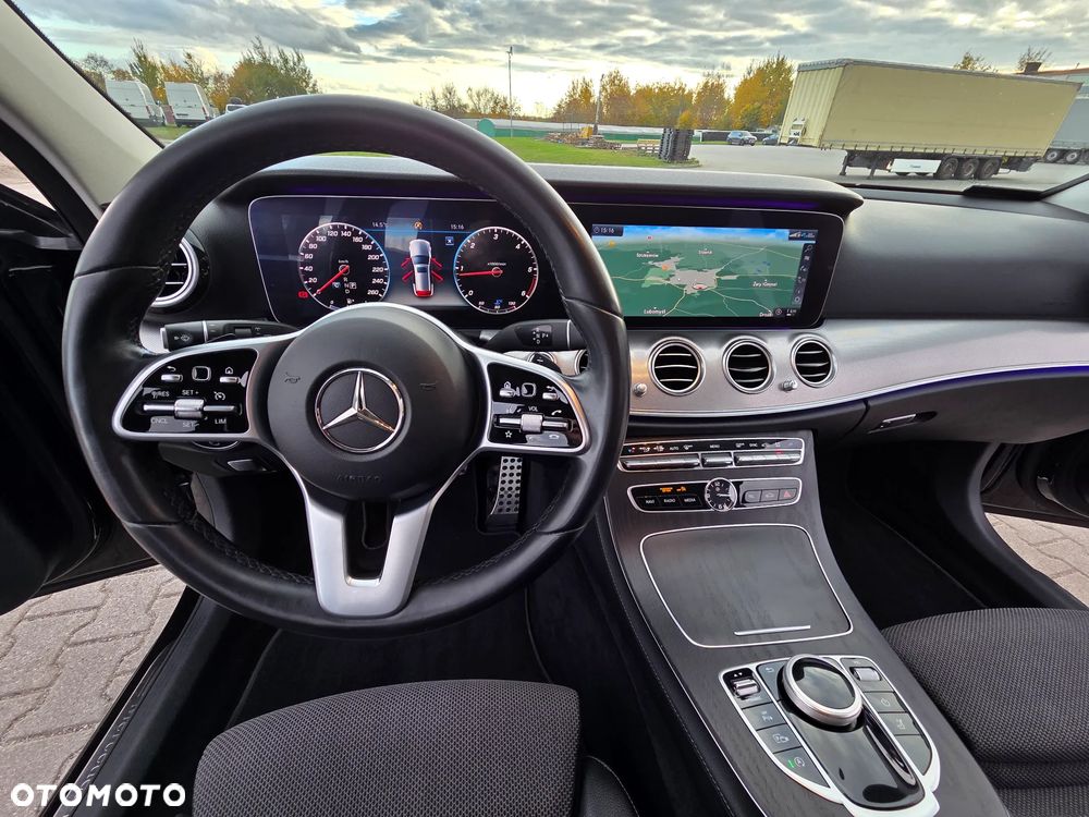 Mercedes-Benz Klasa E 220 d T 9G-TRONIC Exclusive - 31