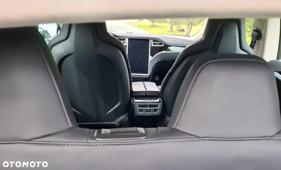 Tesla Model S - 11