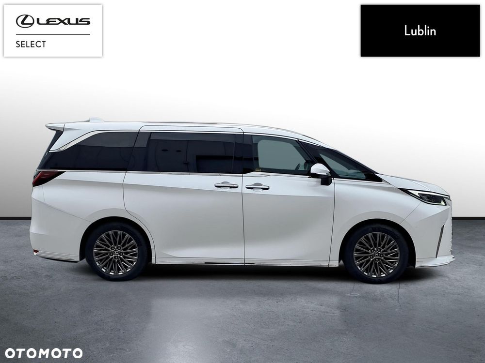 Lexus LM - 6