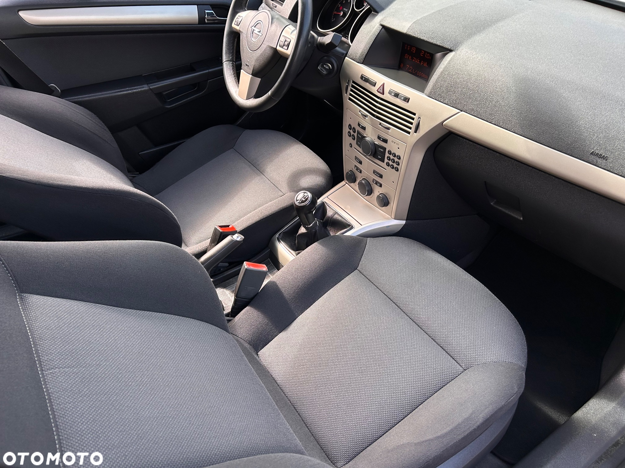 Opel Astra 1.6 Caravan - 12