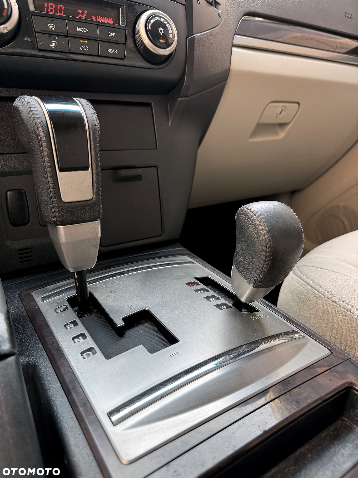 Mitsubishi Pajero 3.8 V6 Instyle - 36