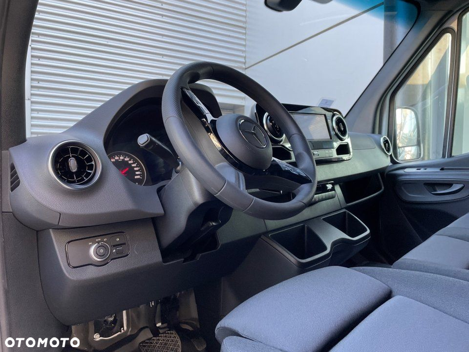 Mercedes-Benz Sprinter - 4