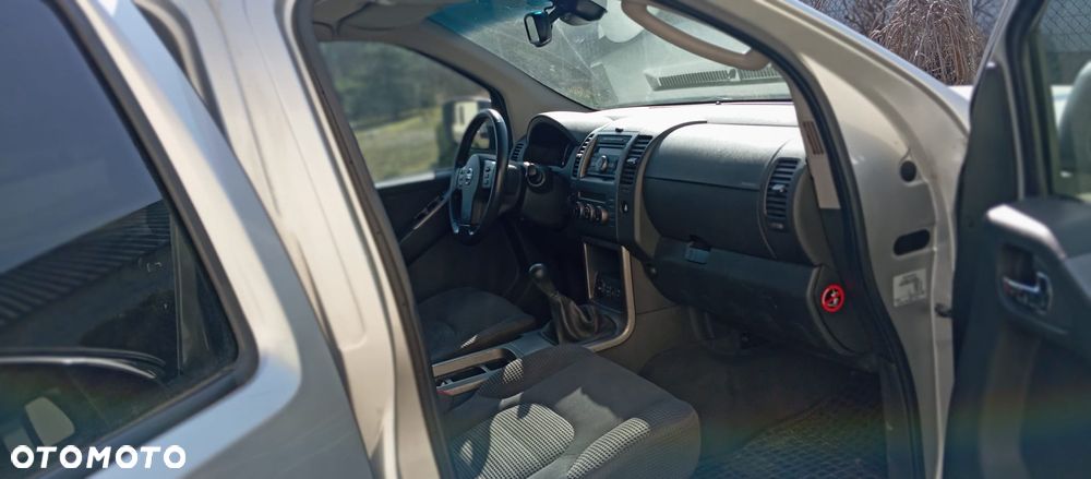 Nissan Pathfinder 2.5 D SE - 10