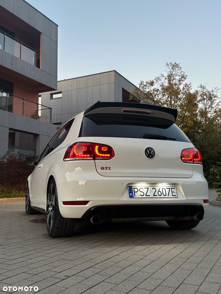 Volkswagen Golf VI 2.0 TSI GTI - 17