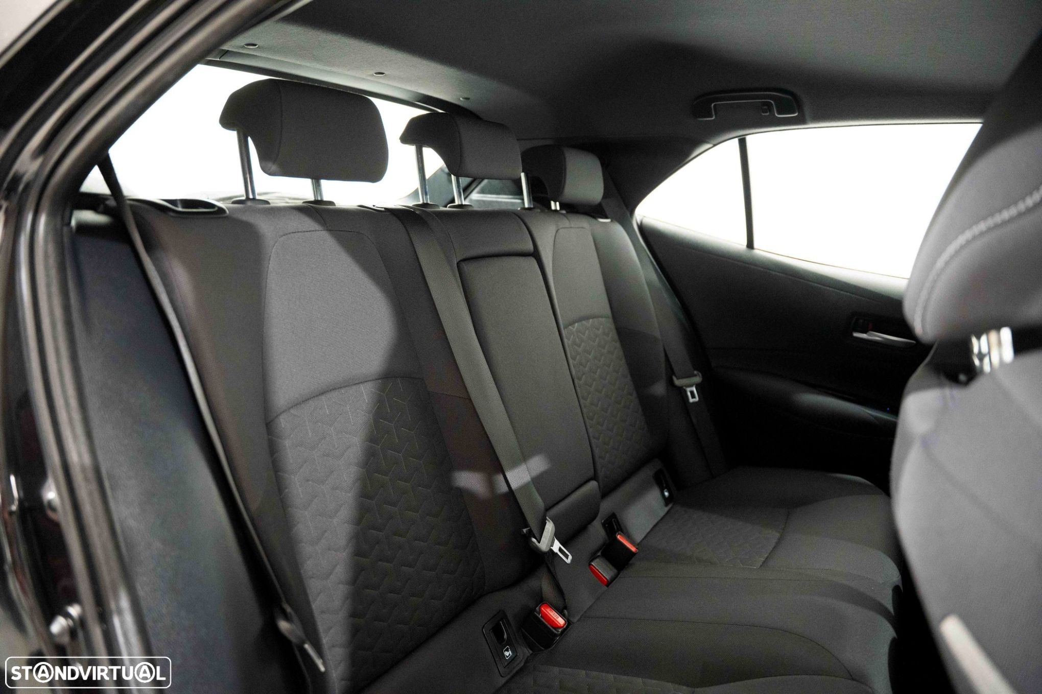 Toyota Corolla 1.8 Hybrid Comfort - 17