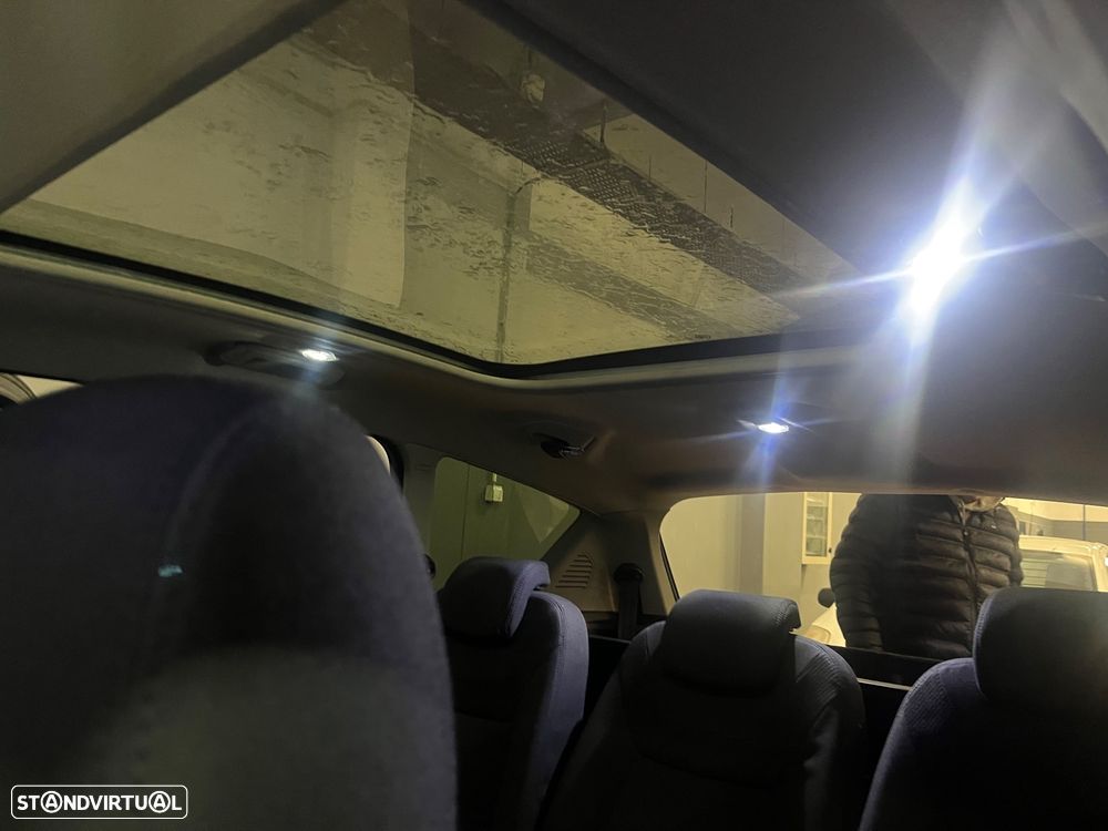 Ford S-Max 2.0 TDCi Titanium 7L - 38