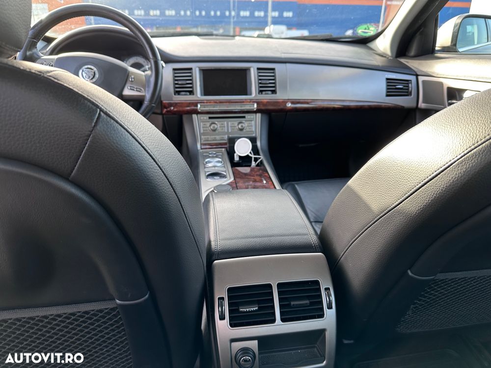 Jaguar XF 3.0 V6 Diesel Edition - 7