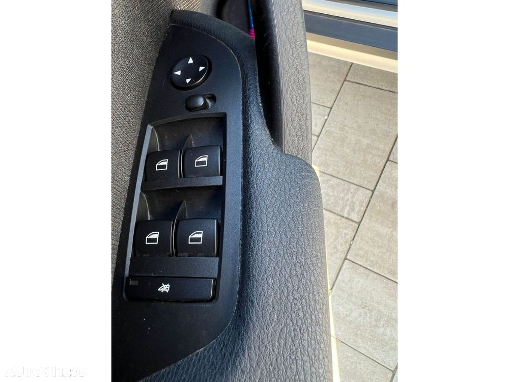 BMW X1 xDrive18d - 11
