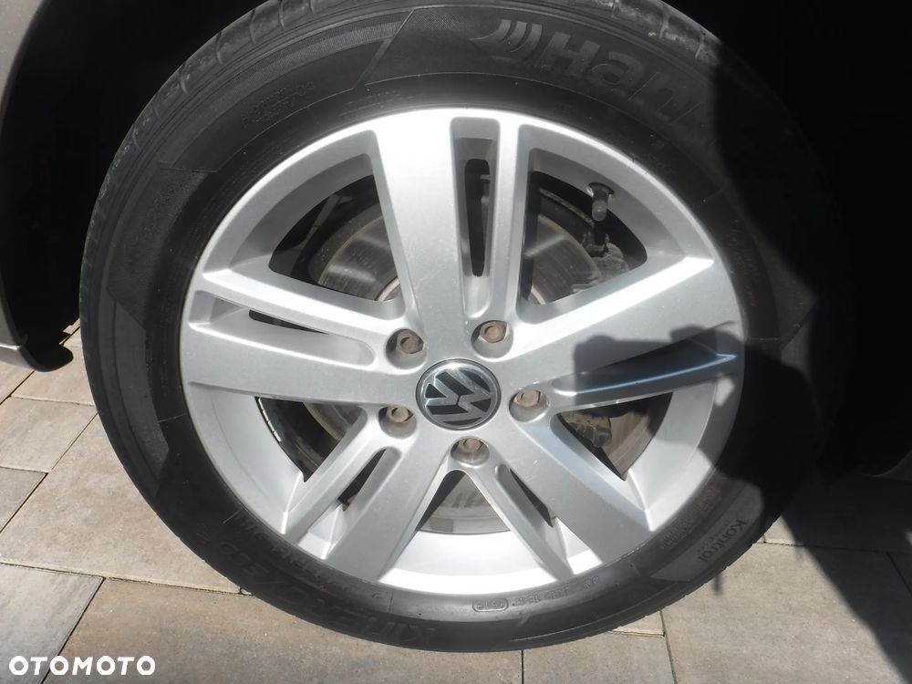 Volkswagen Touran 1.4 TSI MATCH - 28