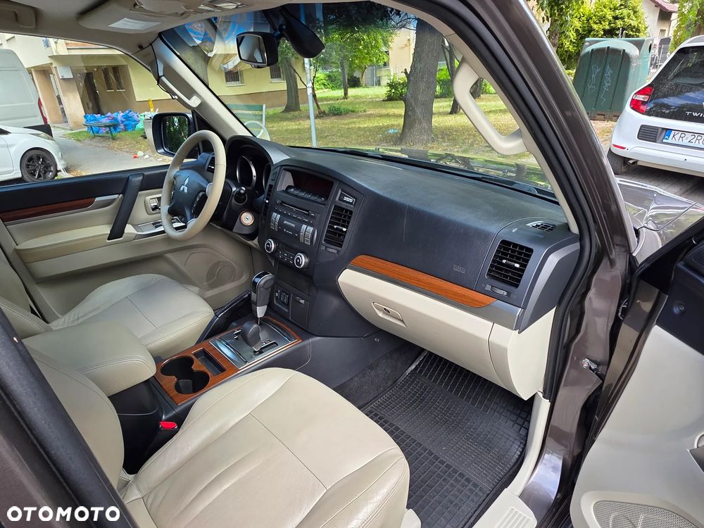 Mitsubishi Pajero 3.2 DID Instyle - 19