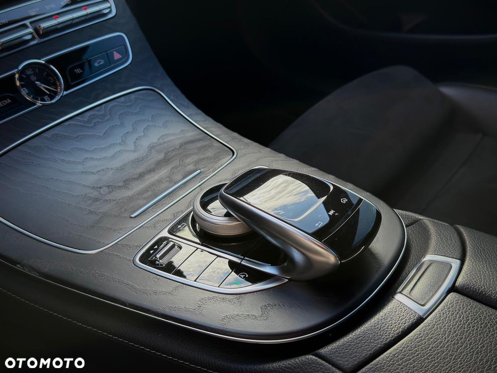 Mercedes-Benz Klasa E 220 d 4-Matic AMG - 26