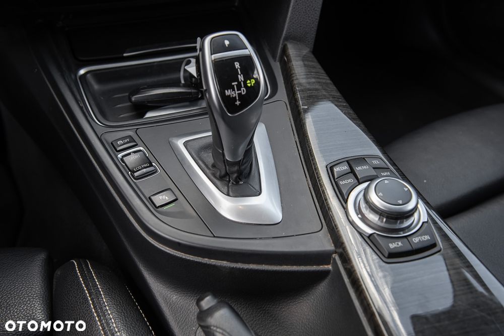 BMW Seria 3 328i xDrive Sport-Aut Sport Line - 25
