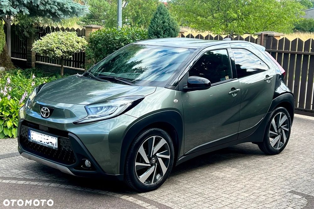 Toyota Aygo X 1.0 VVT-i Executive CVT - 1