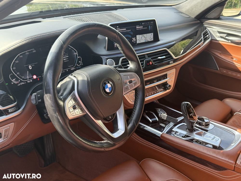 BMW Seria 7 745e - 14