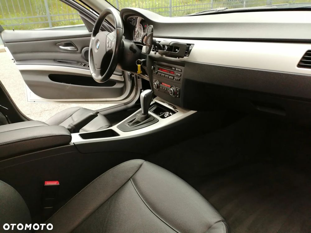 BMW Seria 3 318d Touring - 4