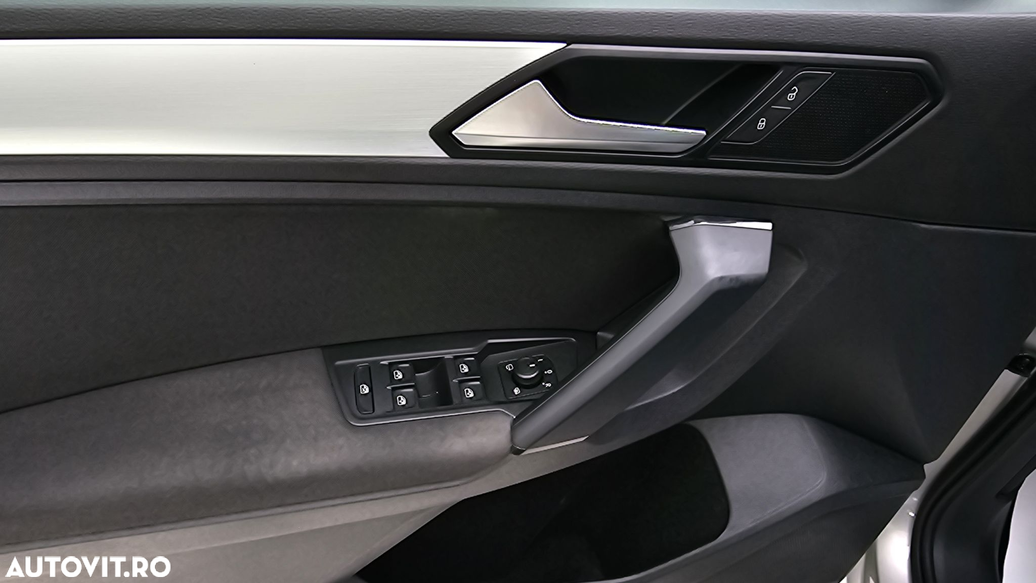 Volkswagen Tiguan - 11