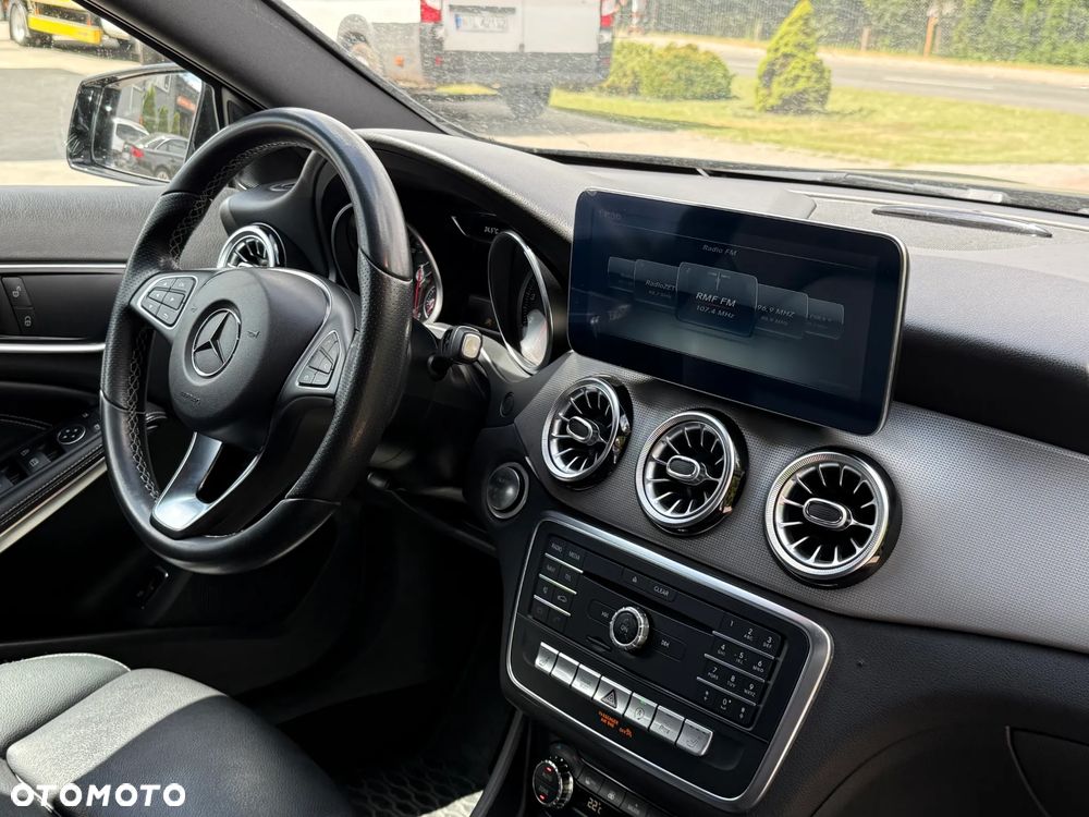 Mercedes-Benz GLA 200 7G-DCT Urban - 13