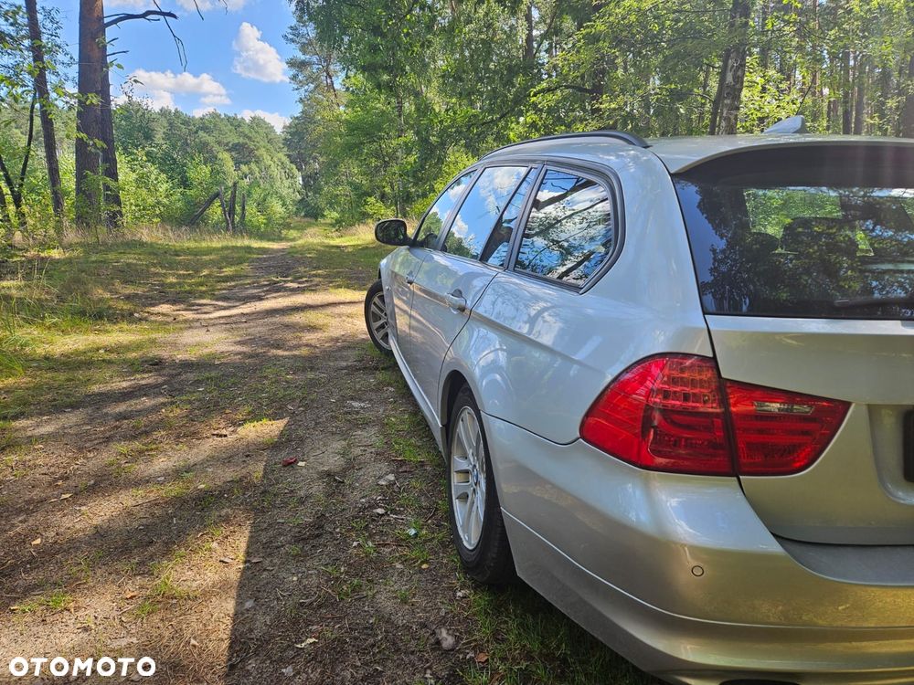 BMW Seria 3 320d DPF Efficient Dynamics Edition - 6