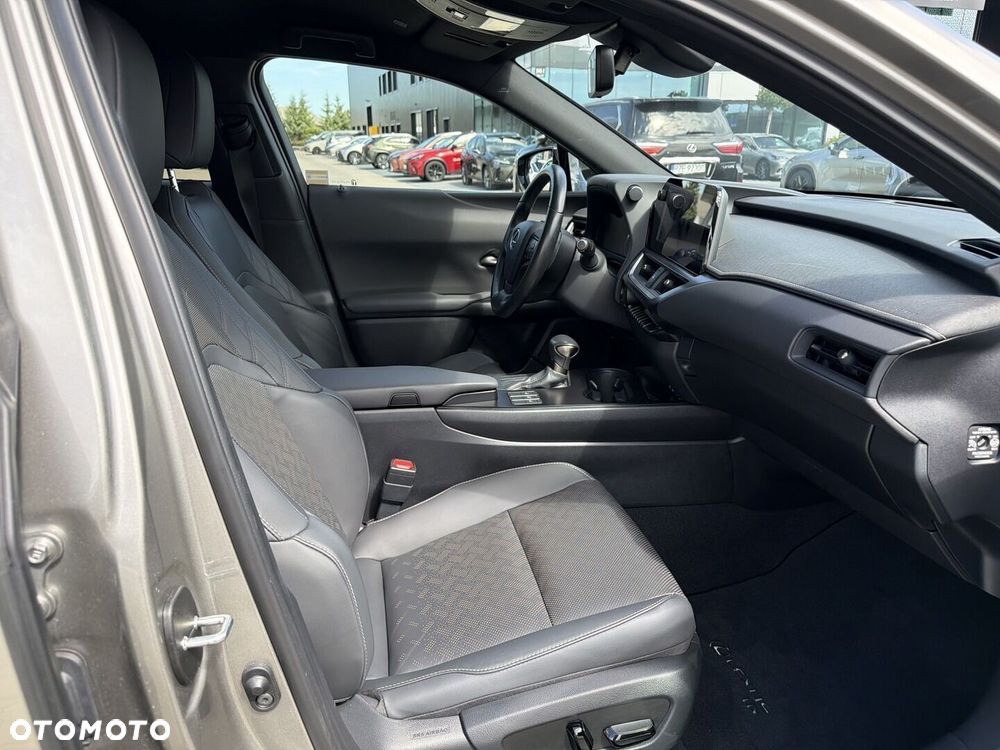 Lexus UX - 24