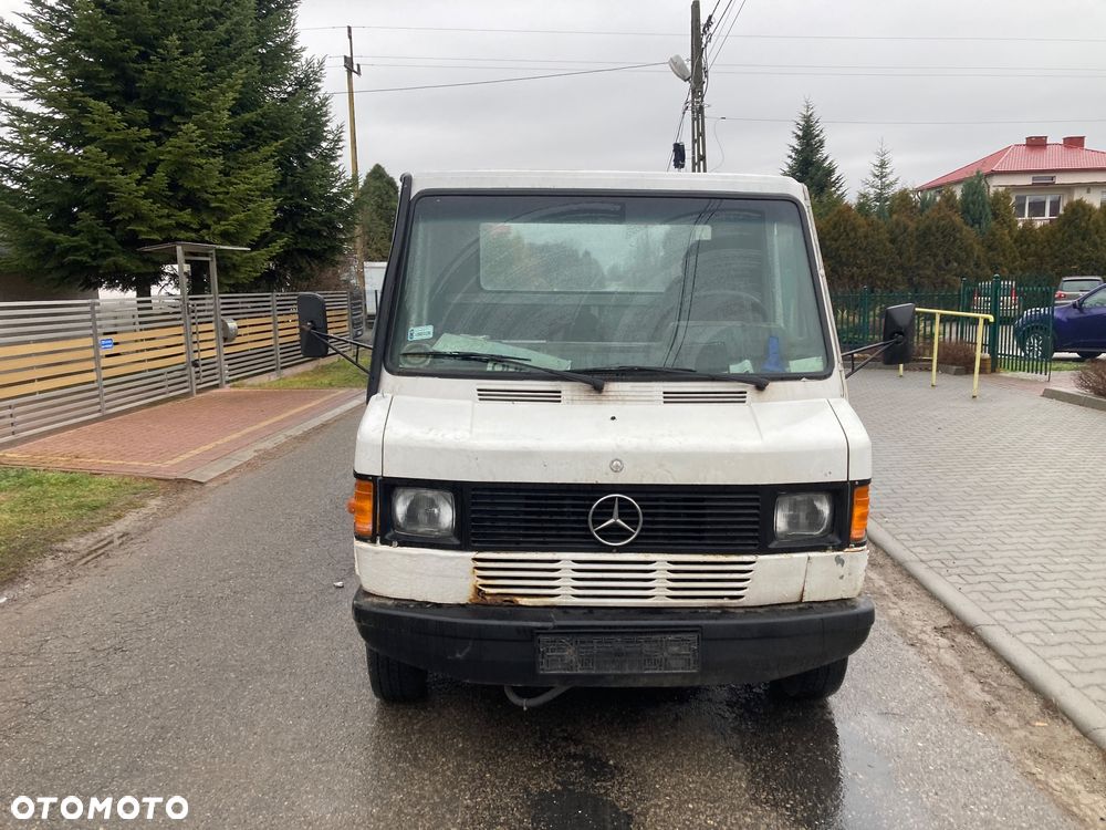 Mercedes-Benz 410 - 2