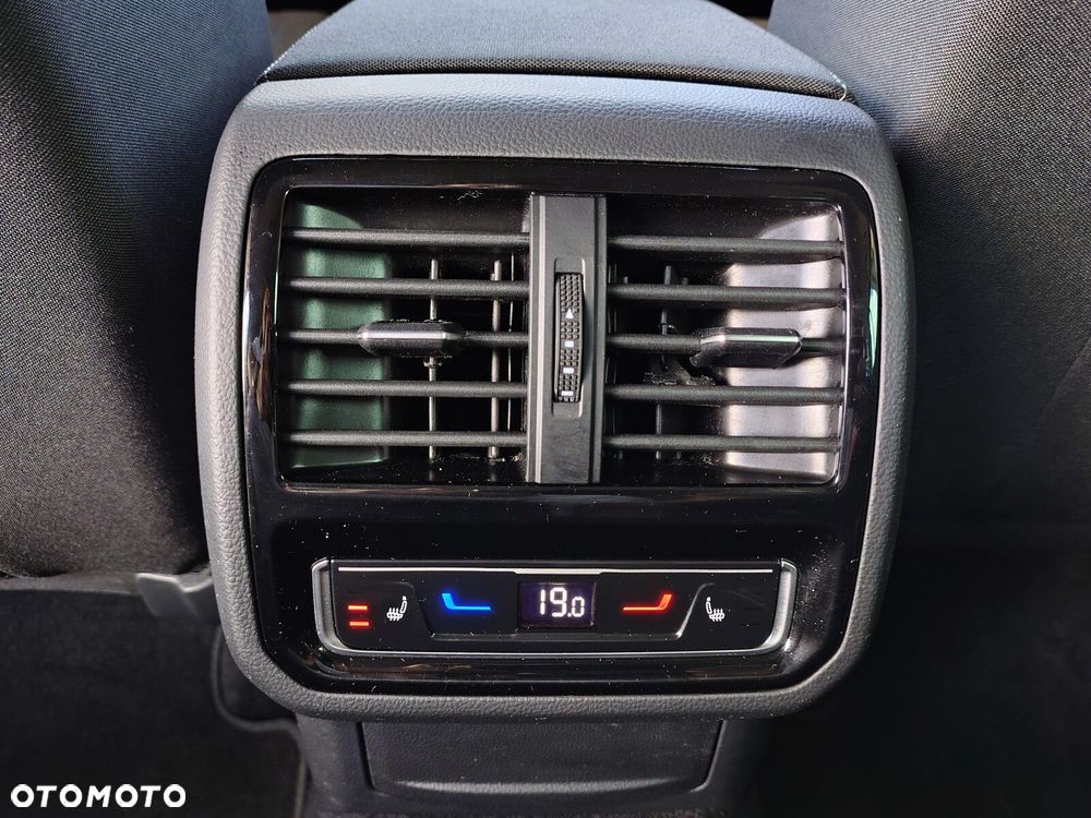 Volkswagen Passat - 33