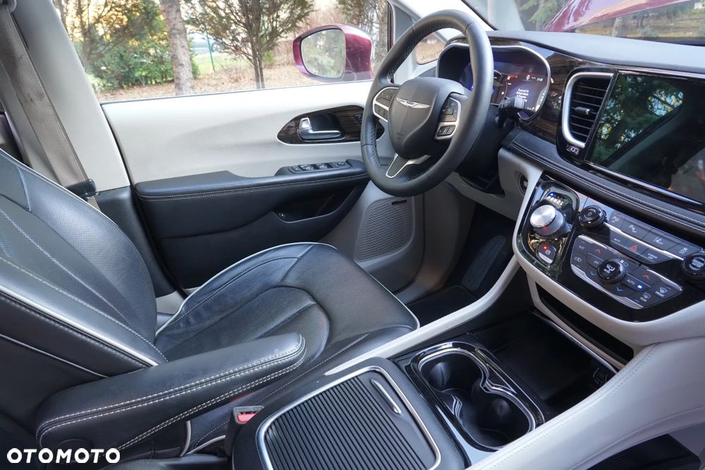 Chrysler Pacifica - 28