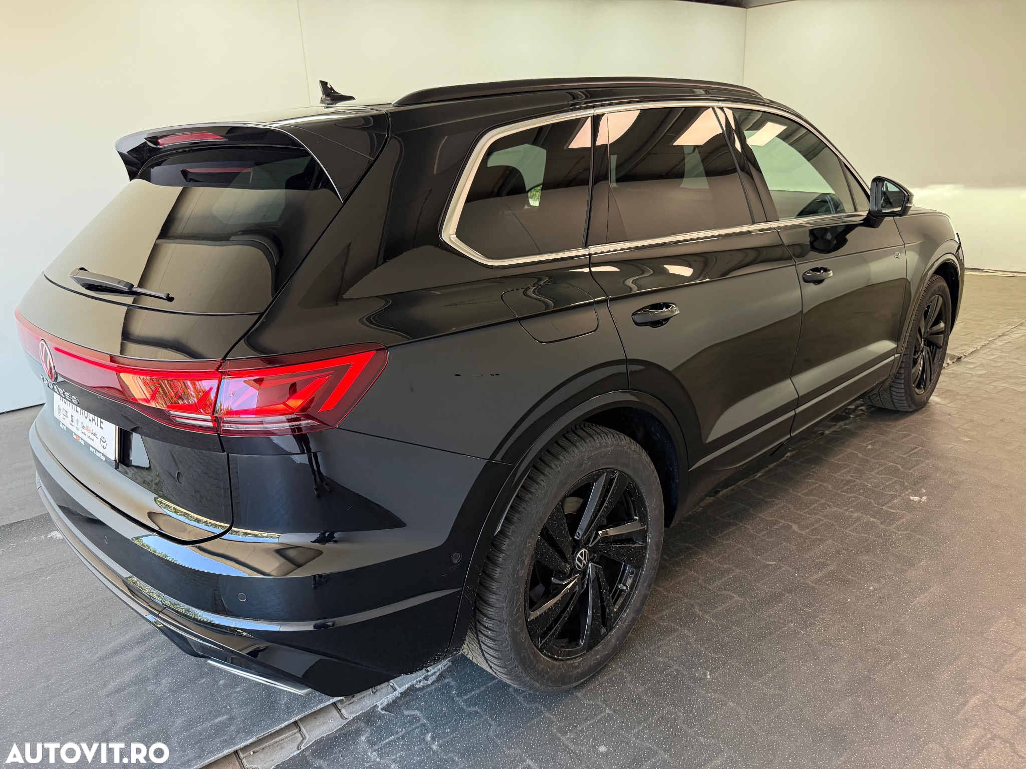 Volkswagen Touareg V6 TDI 4MOTION R-Line - 24