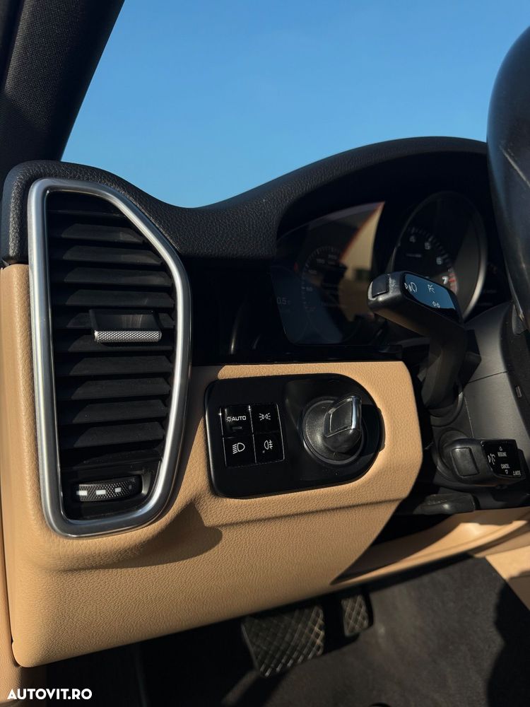 Porsche Cayenne Standard - 13